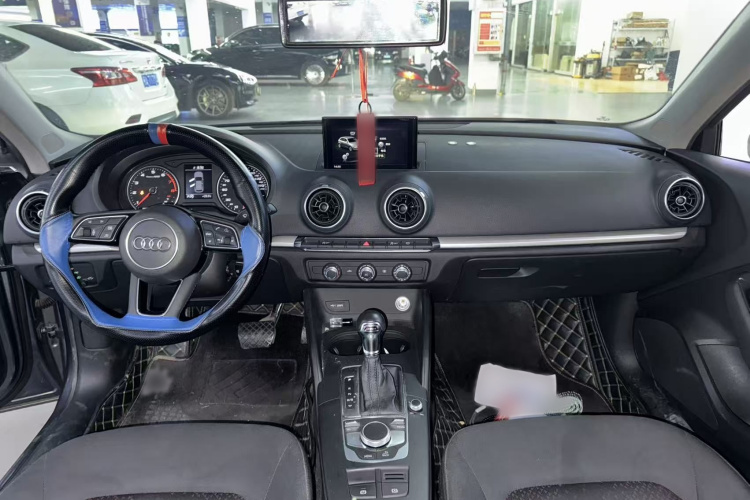 Audi A3 2019 car image #14
