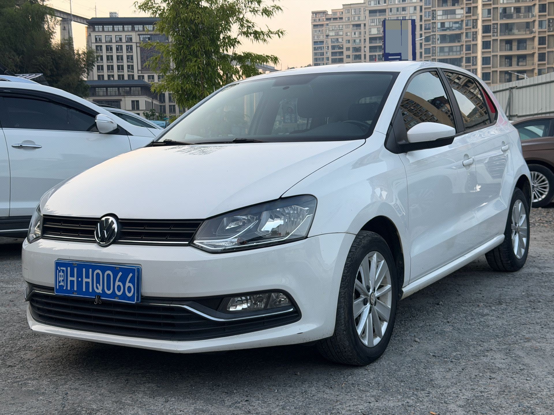 Volkswagen Polo 2016 Volkswagen Polo 2016 car image