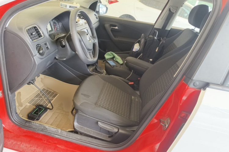 Volkswagen Polo 2015 car image #20