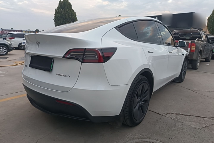 Tesla Model Y 2024 #7 Tesla Model Y 2024 car image #7