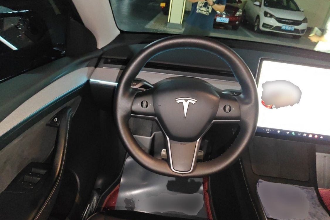 Tesla Model Y 2024 car image #24