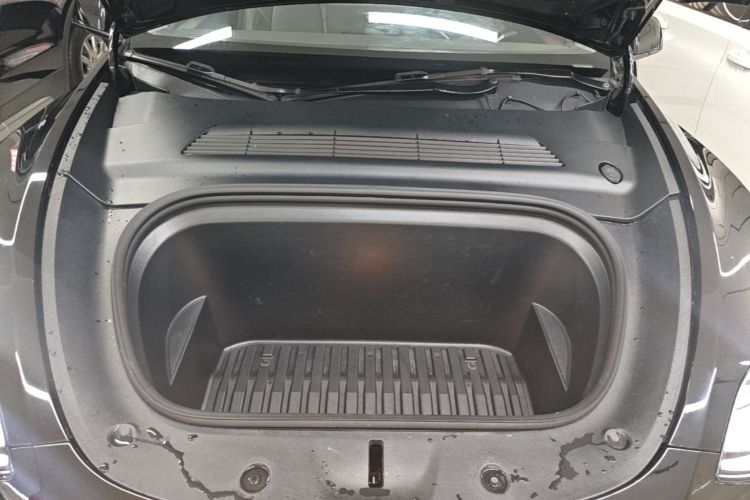 Tesla Model Y 2023 #20 Tesla Model Y 2023 car image #20