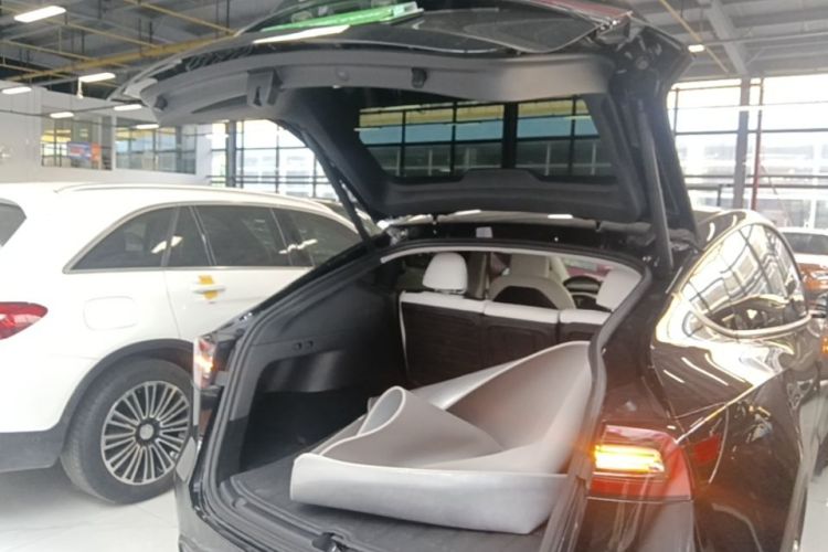 Tesla Model Y 2021 car image #19