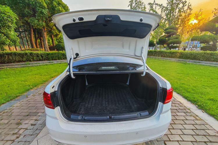Volkswagen Lavida 2017 car image #29