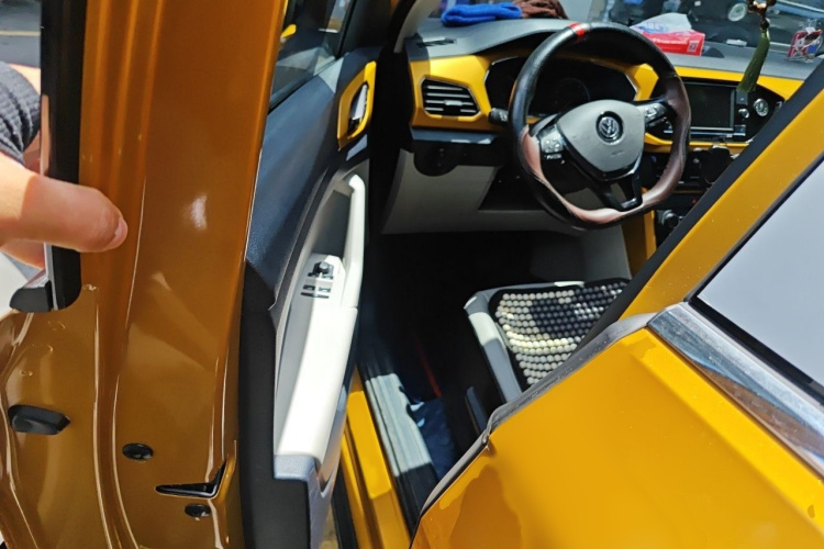 Volkswagen T-Cross 2021 car image #13
