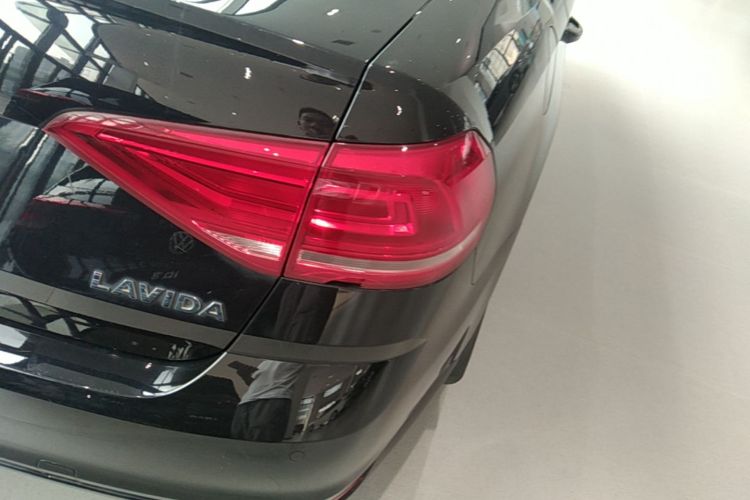 Volkswagen Lavida 2017 car image #8