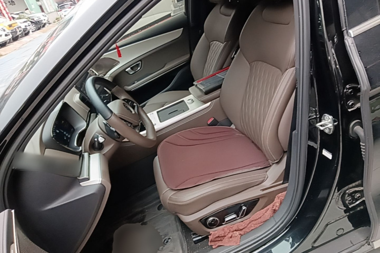 BYD Han 2025 #15 BYD Han 2025 car image #15