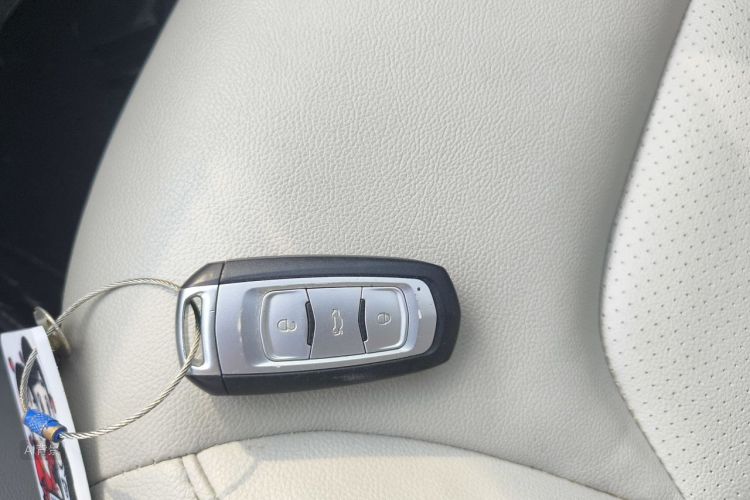 GEELY Emgrand 2014 #10 GEELY Emgrand 2014 صورة سيارة #10