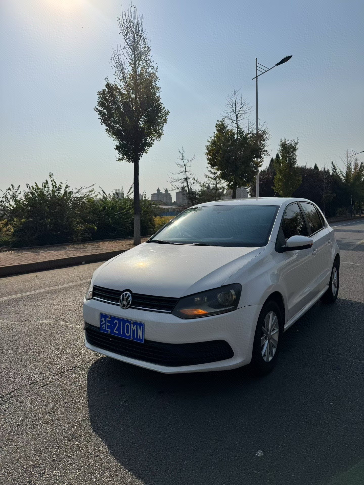 Volkswagen Polo 2018 car image 