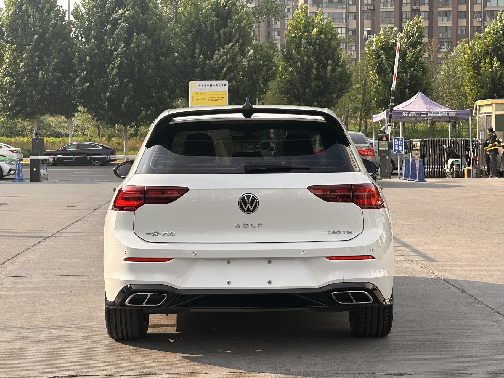 Volkswagen Golf 2023 car image #8