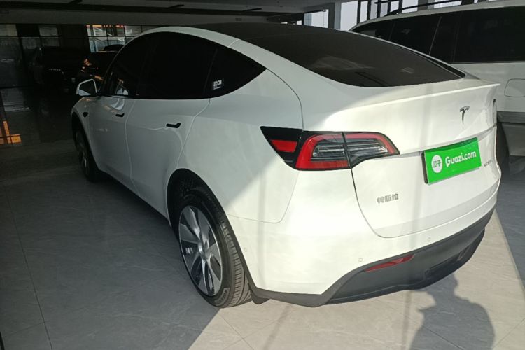 Tesla Model Y 2023 car image #5