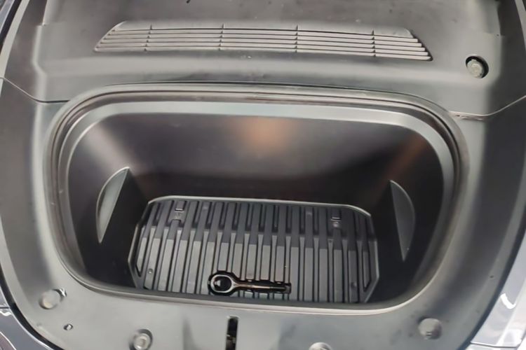 Tesla Model Y 2022 immagine di auto #20