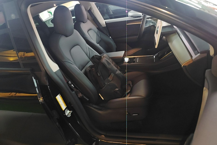Tesla Model Y 2022 immagine di auto #24