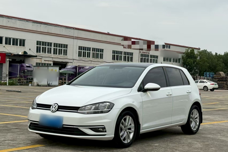 Volkswagen Golf 2019 car image #2