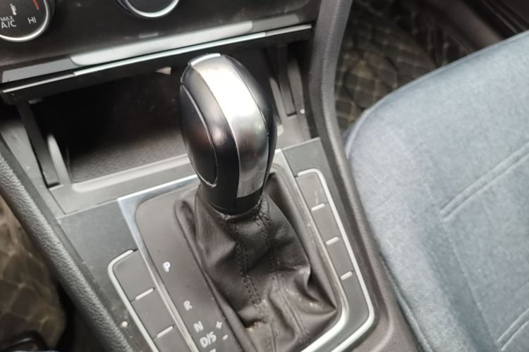 Volkswagen Golf 2019 car image #14