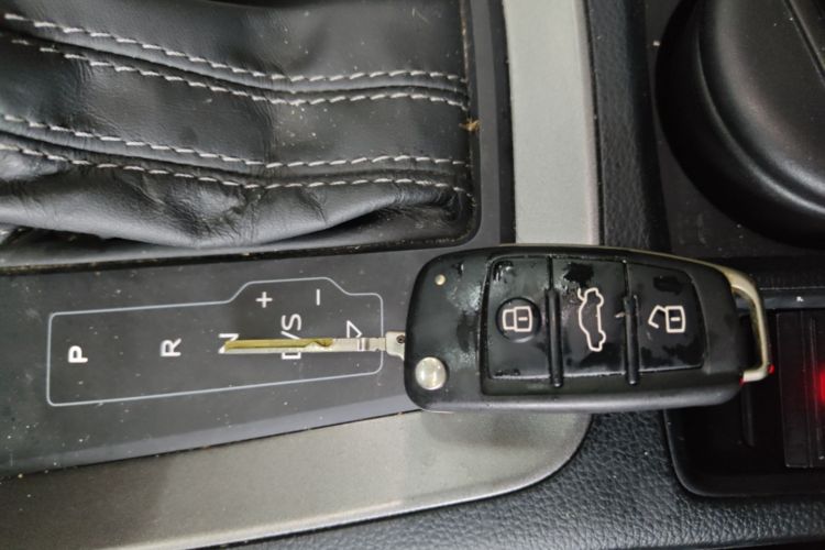 Audi Q3 2022 car image #9