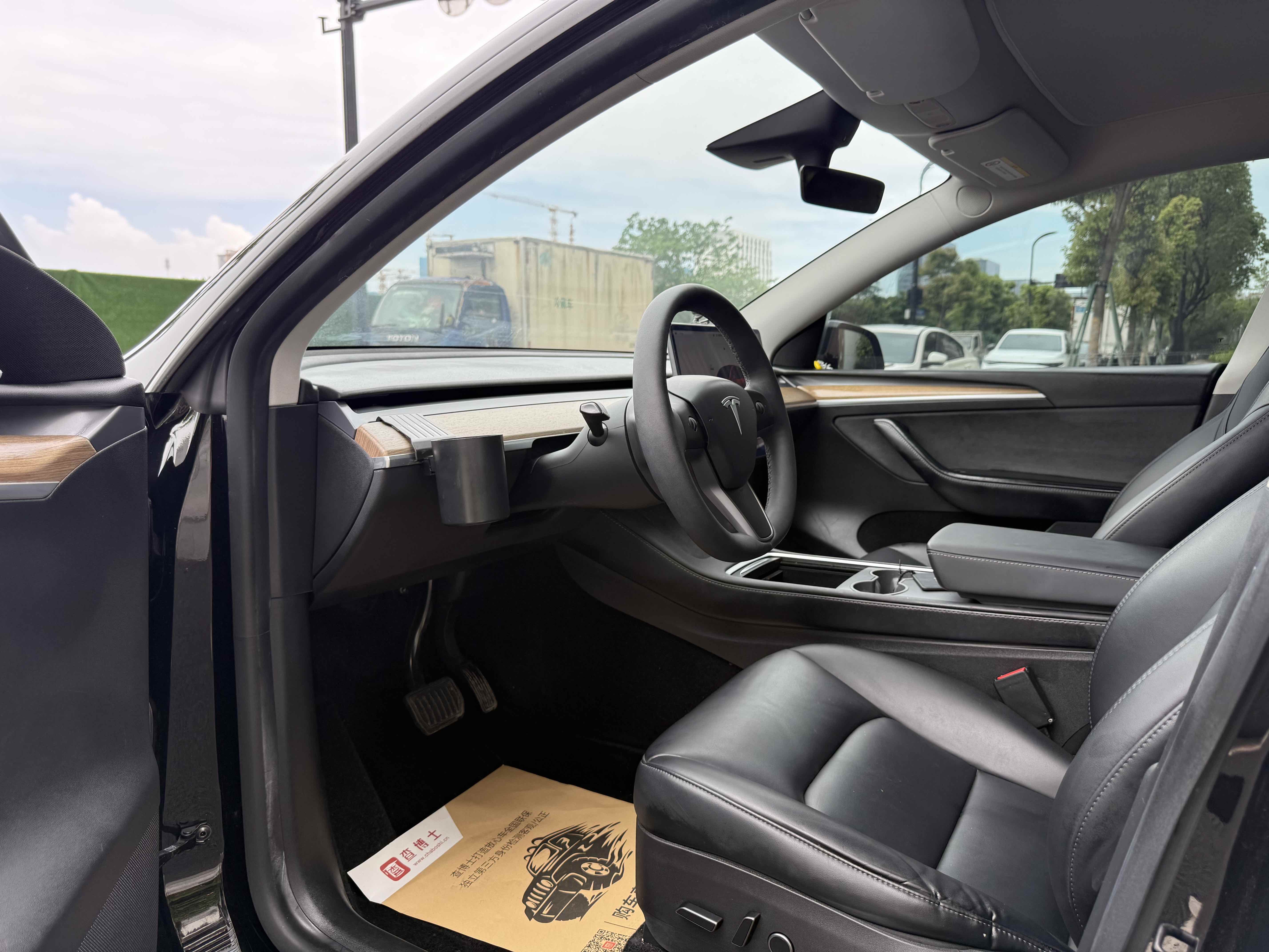 Tesla Model Y 2022 car image #6