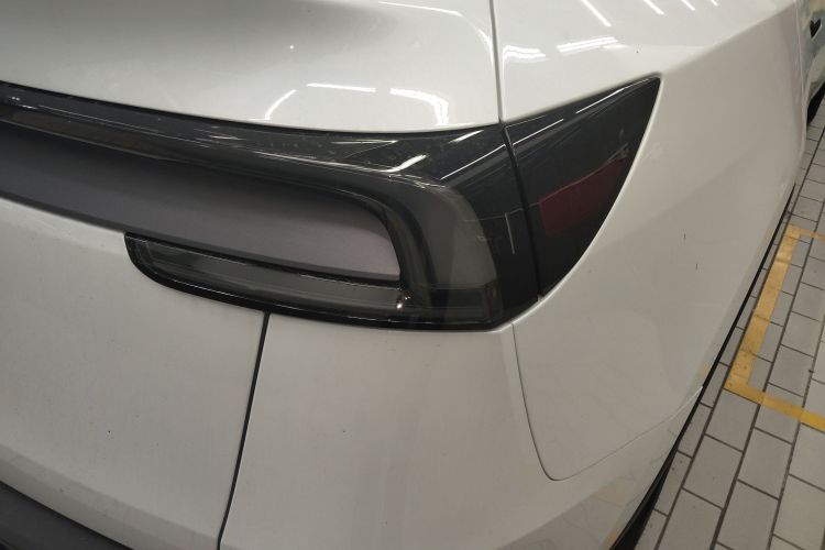 Tesla Model Y 2025 #8 Tesla Model Y 2025 car image #8