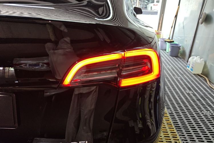 Tesla Model Y 2021 car image #8