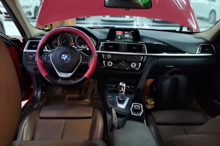 BMW 3 Series 2018 car image #10