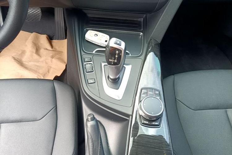 BMW 3 Series 2017 #14 BMW 3 Series 2017 car image #14