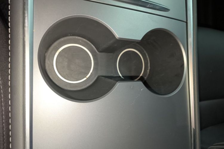 Tesla Model Y 2021 car image #9