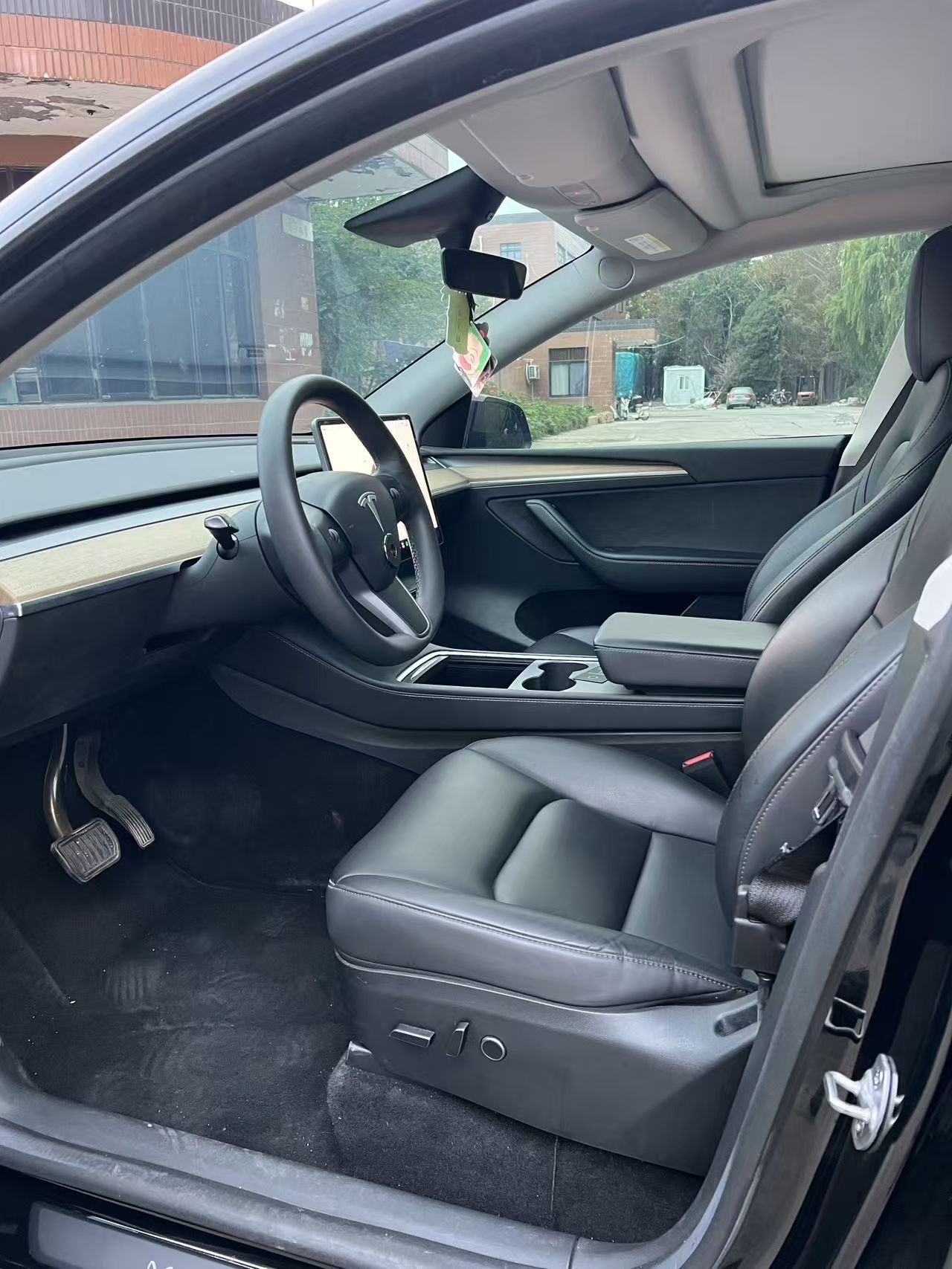 Tesla Model Y 2023 صورة سيارة #6