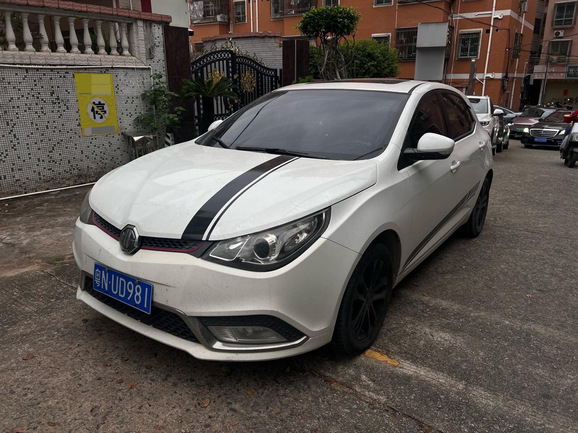 MG 5 2014 MG 5 2014 car image
