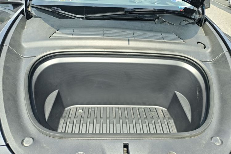 Tesla Model Y 2024 #20 Tesla Model Y 2024 car image #20