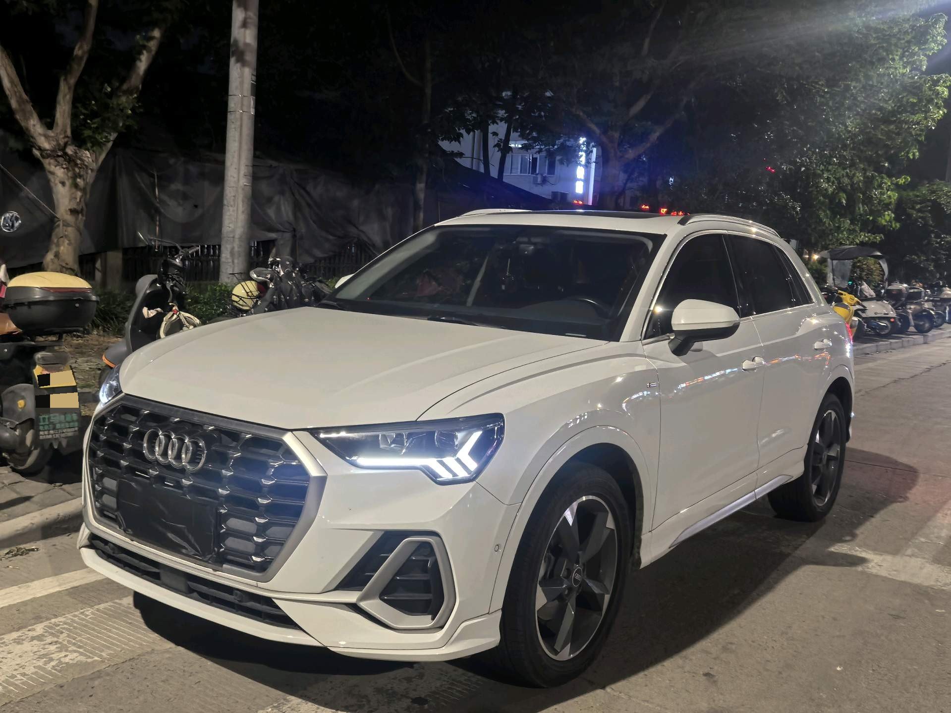 Audi Q3 2021 car image 