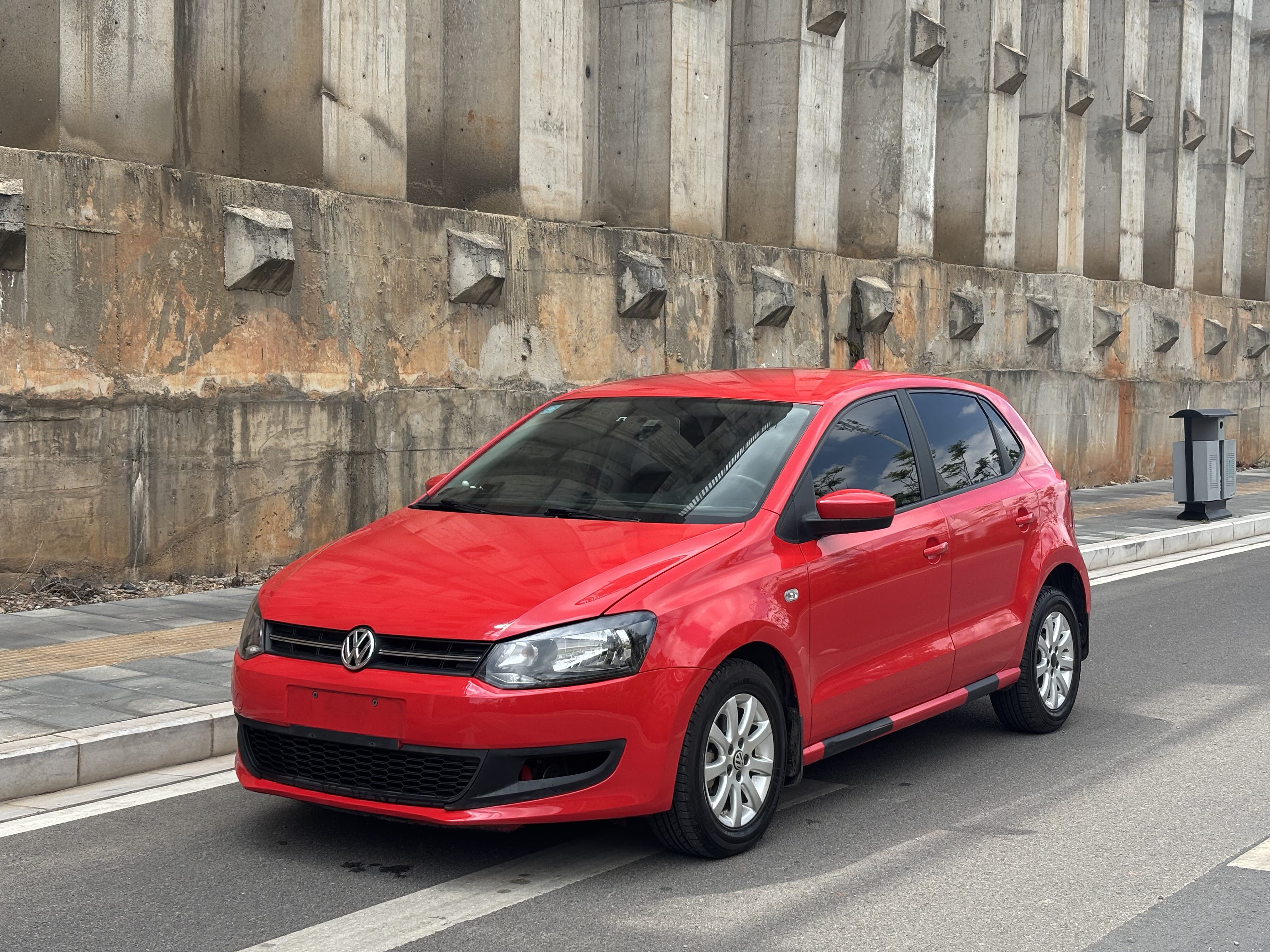 Volkswagen Polo 2013 Volkswagen Polo 2013 car image