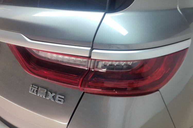 GEELY Vision X6 2020 immagine di auto #8