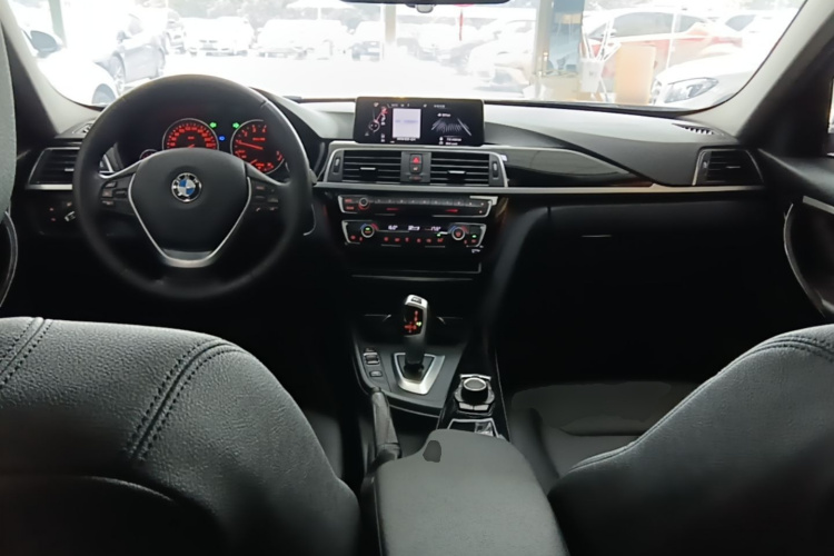 BMW 3 Series 2017 #10 BMW 3 Series 2017 car image #10