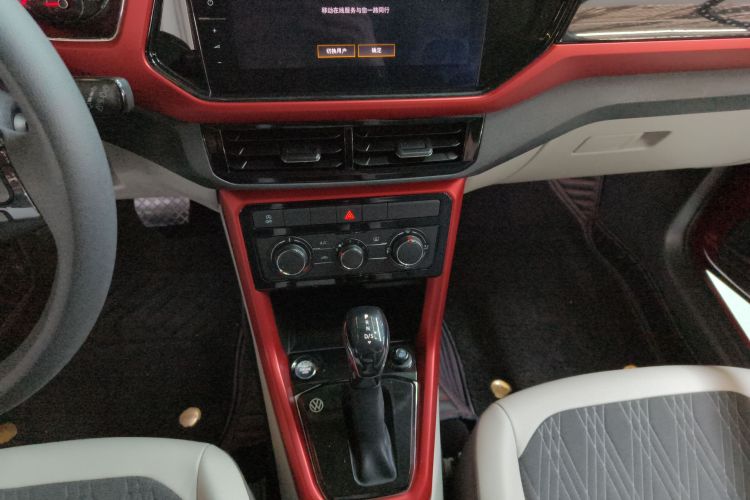 Volkswagen T-Cross 2021 #14 Volkswagen T-Cross 2021 car image #14