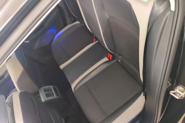 Volkswagen Golf 2022 car image #17