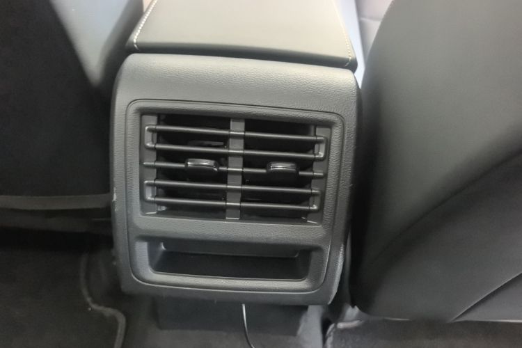 Volkswagen Golf 2021 car image #16