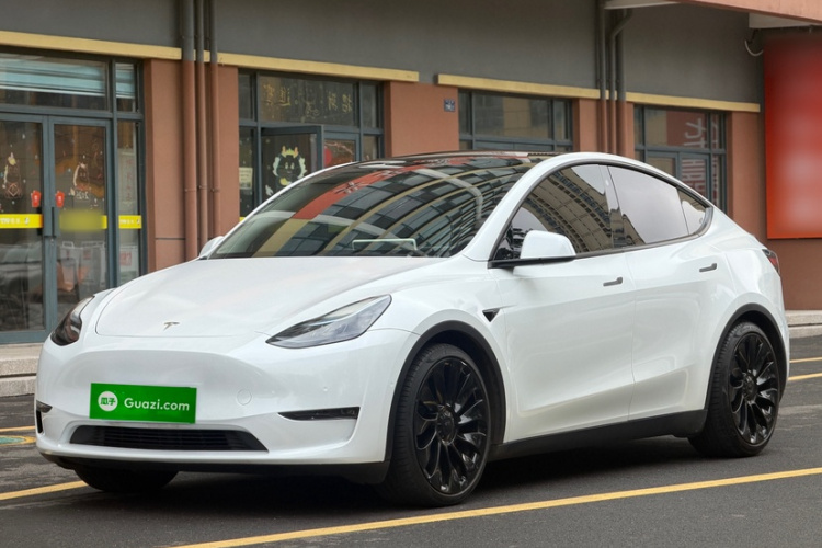 Tesla Model Y 2022 #2 Tesla Model Y 2022 car image #2