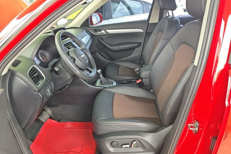 Audi Q3 2019 car image #15