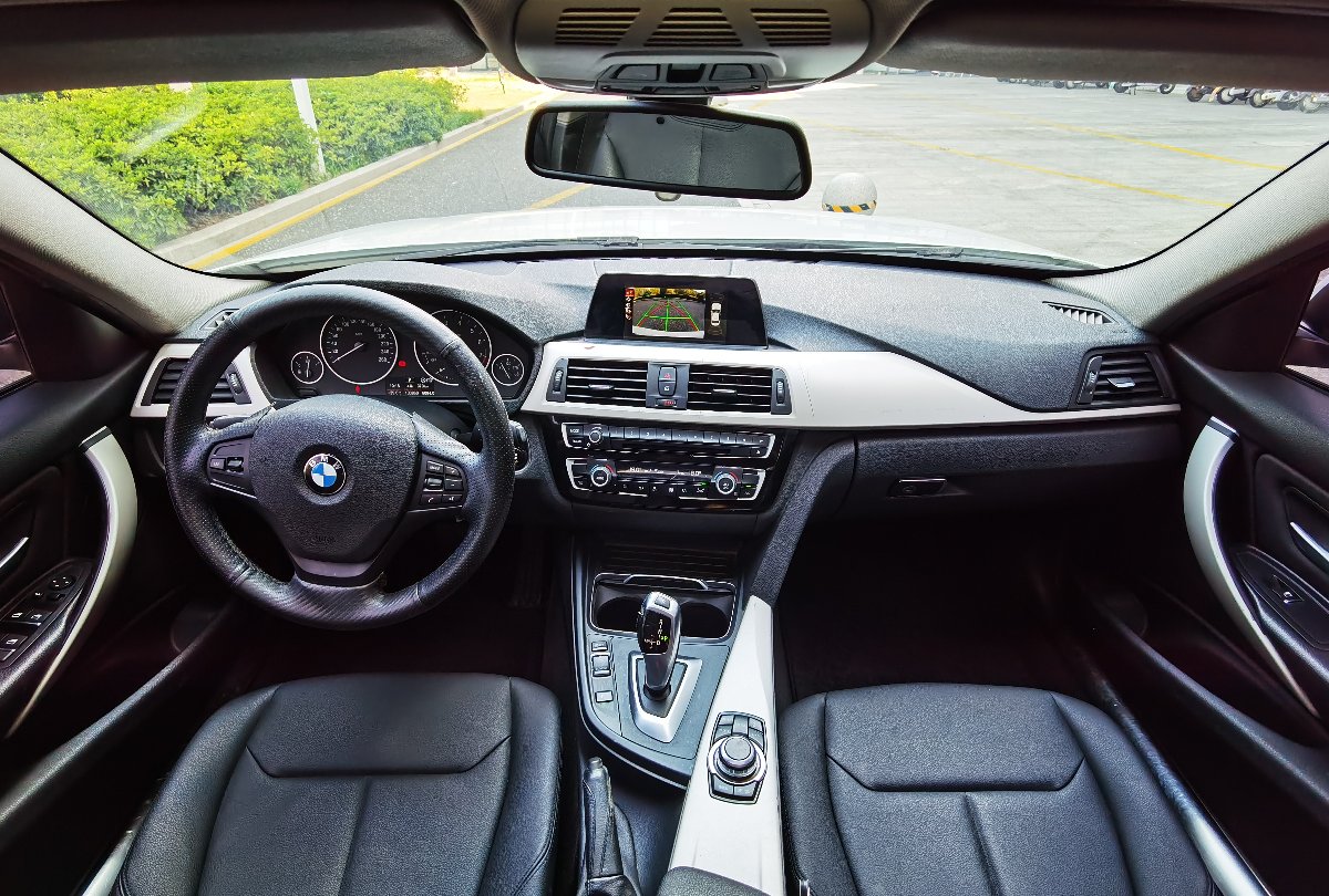 BMW 3 Series 2016 car image #10