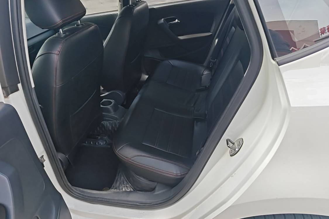 Volkswagen Polo 2017 car image #19