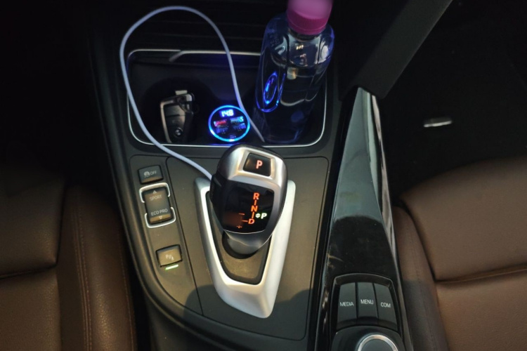 BMW 3 Series 2018 #19 BMW 3 Series 2018 car image #19