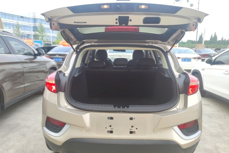 GEELY Emgrand GS 2016 #21 GEELY Emgrand GS 2016 car image #21