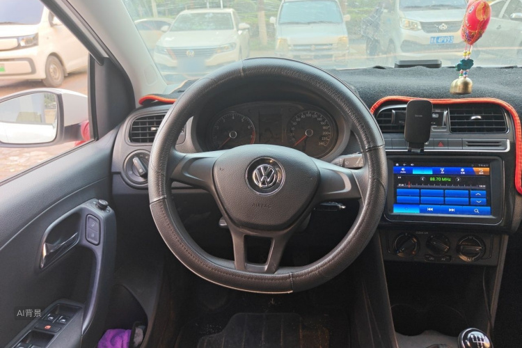 Volkswagen Polo 2018 car image #12