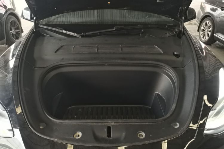 Tesla Model Y 2023 car image #20