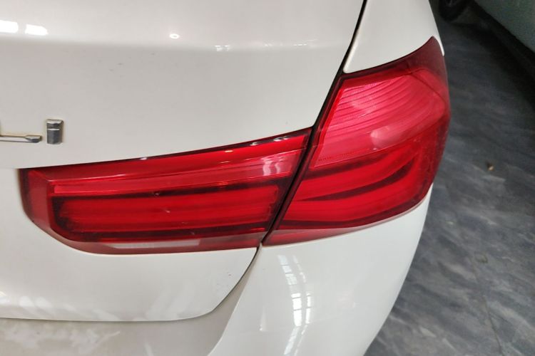 BMW 3 Series 2017 #8 BMW 3 Series 2017 car image #8