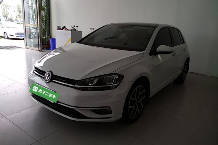 Volkswagen Golf 2020 car image #2