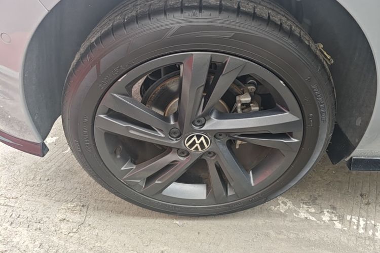 Volkswagen Golf 2024 car image #10