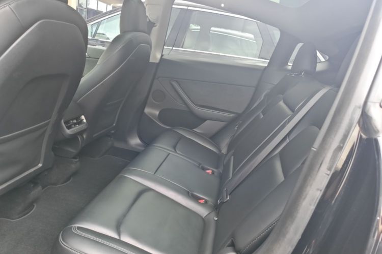 Tesla Model Y 2022 car image #17