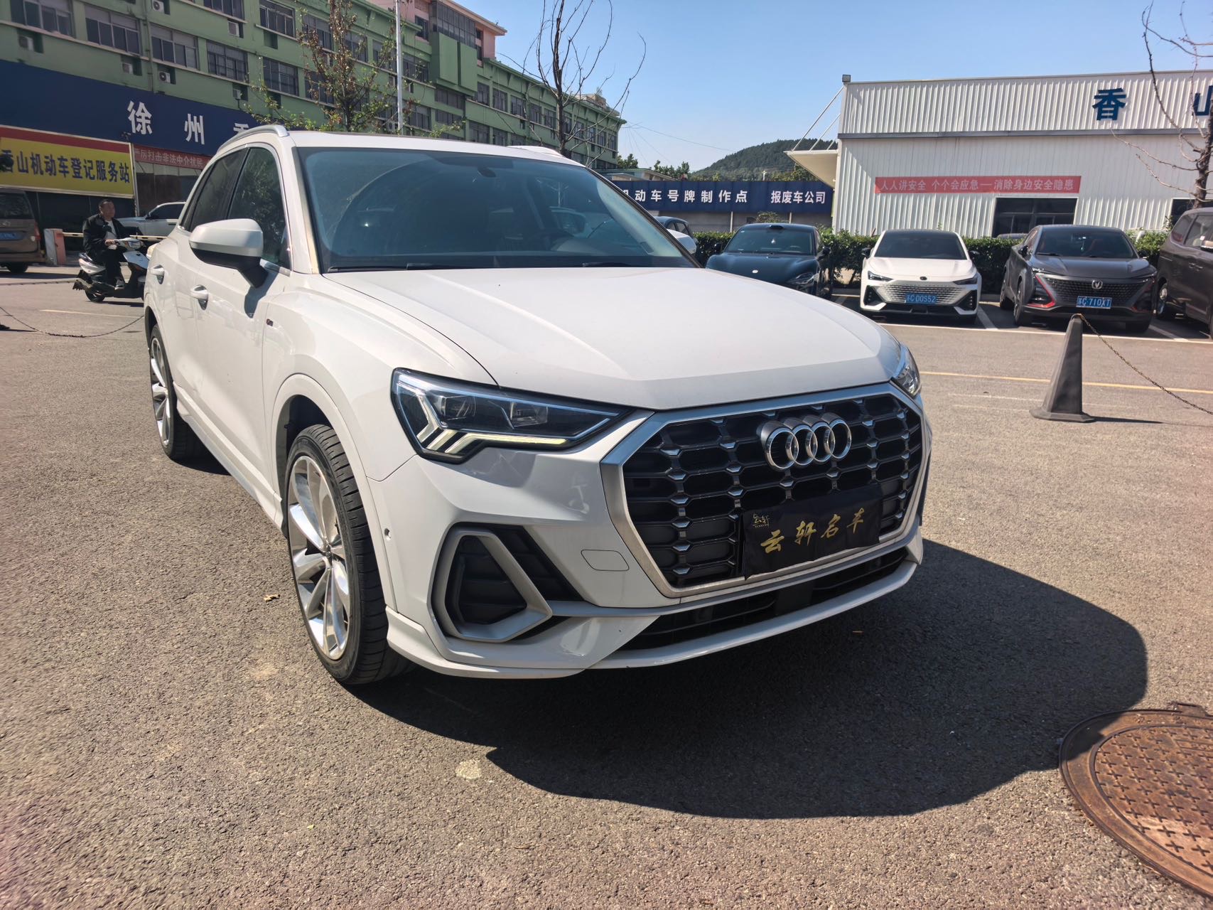 Audi Q3 2021 car image #3
