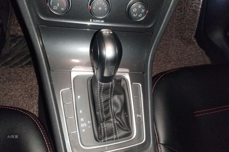 Volkswagen Golf 2017 car image #16
